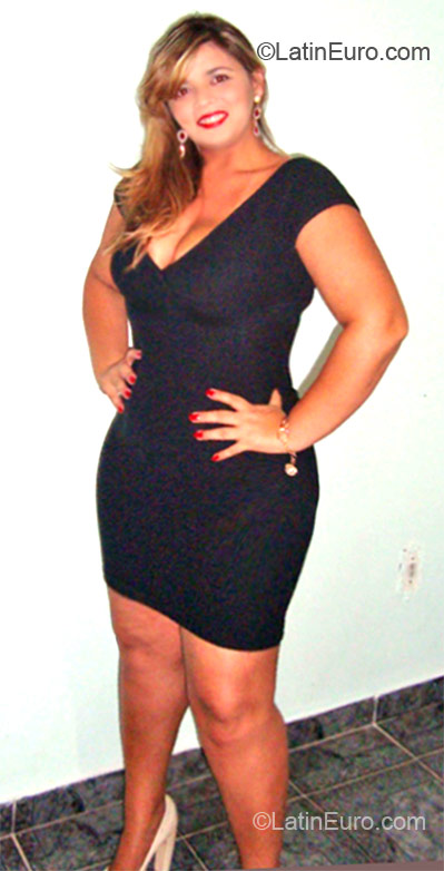 Date this voluptuous Brazil girl Mayra from Brasilia BR9984