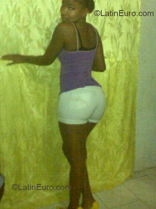 Date this happy Jamaica girl Rushelle from Kingston JM2495