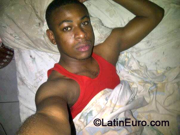 Date this nice looking Jamaica man Freddy from Kingston JM1531