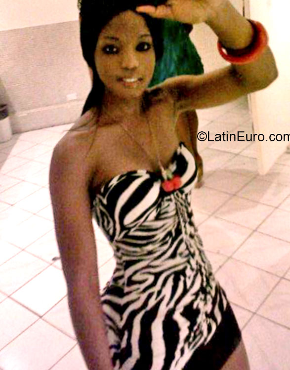 Date this nice looking Jamaica girl Ava Dawn from Kingston JM2523