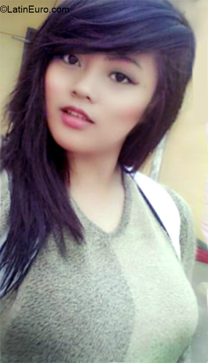 Date this exotic Philippines girl Dona from Cavite PH747