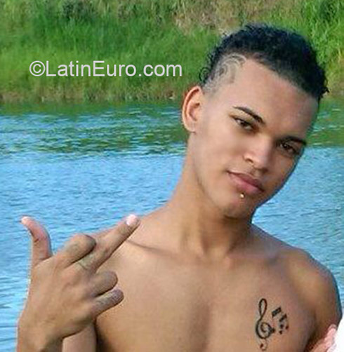 Date this happy Dominican Republic man Maximo from Puerto Plata DO21352