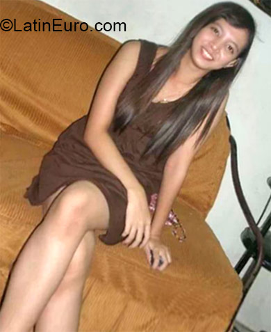 Date this gorgeous Philippines girl Rose from Manila PH752