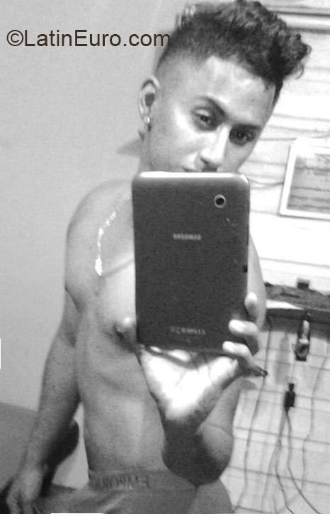 Date this hot Honduras man Kevin from Puerto Cortes HN1498