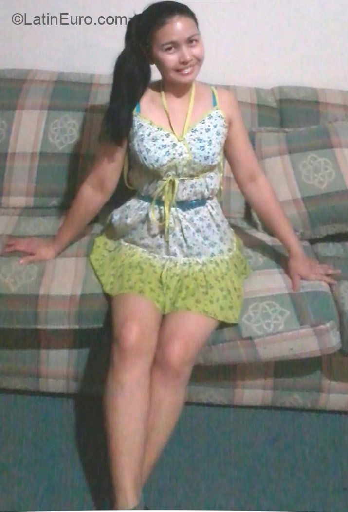 Date this voluptuous Philippines girl Leah from Davao City PH784