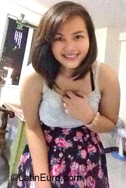 Date this athletic Philippines girl Yvette from Manila PH797