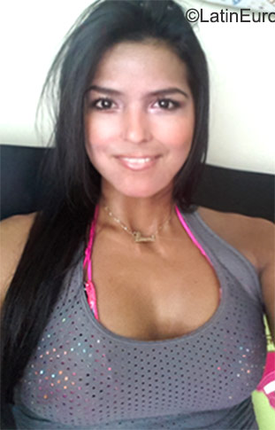 Date this gorgeous Colombia girl Laura from Bogota CO17896