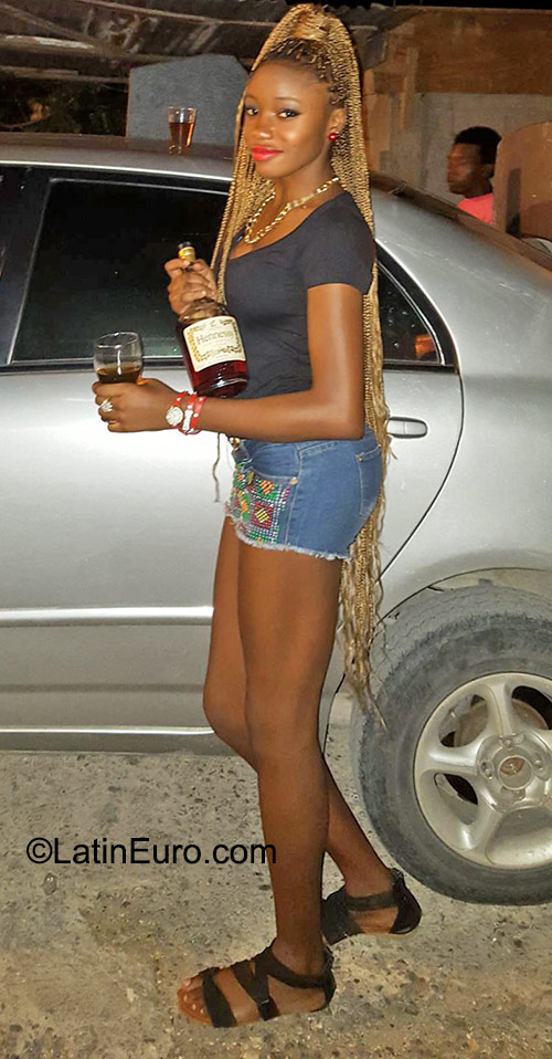 Date this good-looking Jamaica girl Caroline from Montego bay JM2136