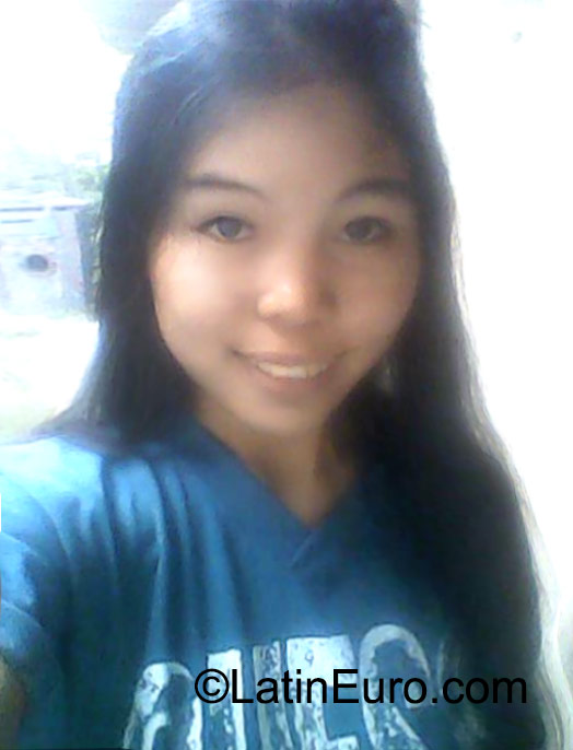 Date this happy Philippines girl Gina from Bacolod City PH812