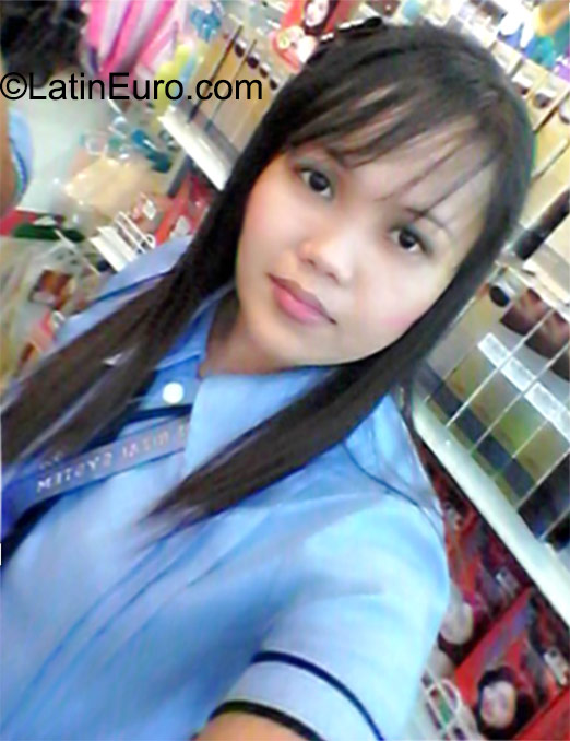 Date this hard body Philippines girl Ailyn from Manila PH819