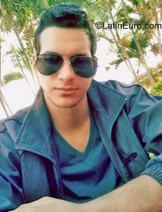 Date this lovely Dominican Republic man Manuel enrique from Santo Domingo DO23475