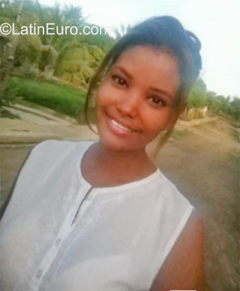 Date this attractive Dominican Republic girl Zuleika from Santo Domingo DO23580