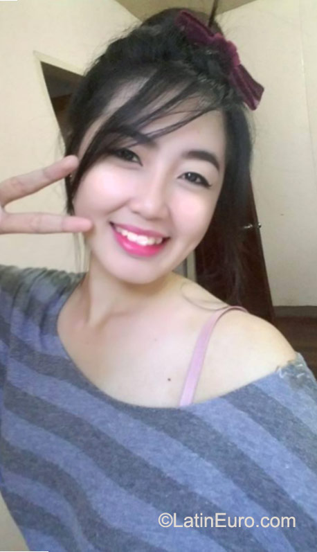 Date this young Philippines girl Daniela from Manila PH827