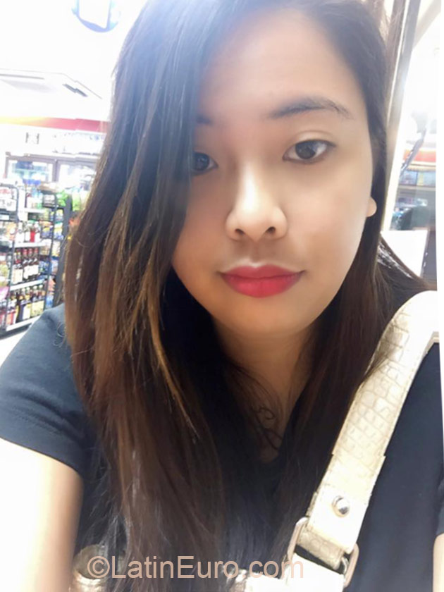 Date this good-looking Philippines girl Risa from Manila PH835