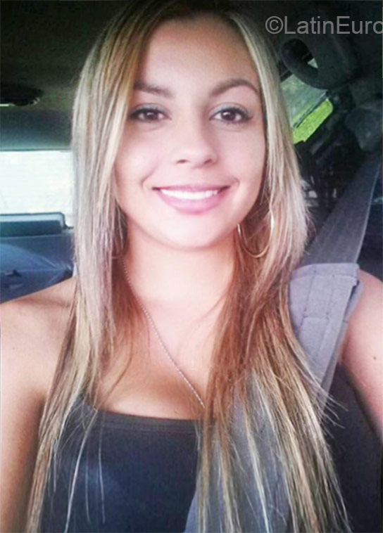 Date this nice looking Venezuela girl Iris from Barquisimeto VE644