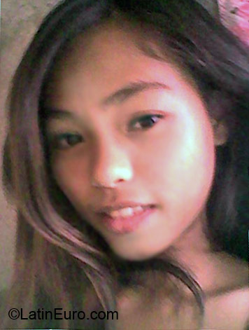 Date this foxy Philippines girl Gerlin from Manila PH853