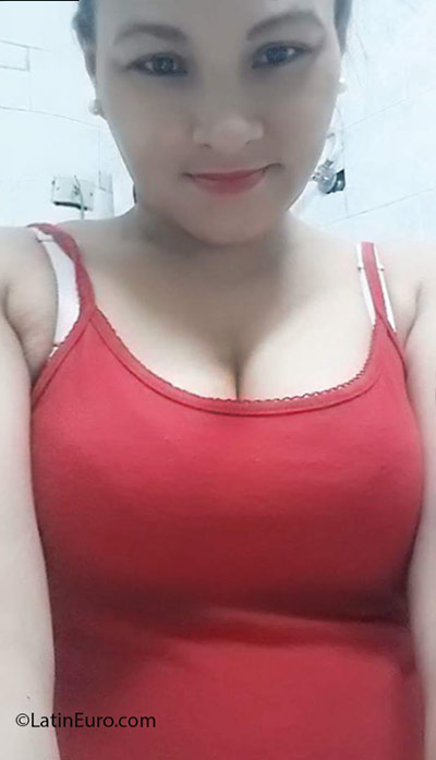 Date this voluptuous Philippines girl Lilibeth from Davao PH877