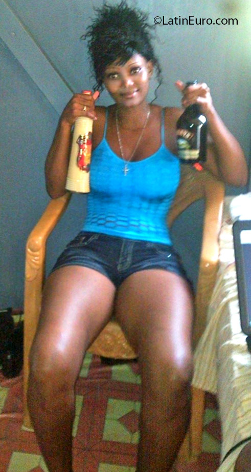 Date this attractive Jamaica girl Yan from Kingston JM2277