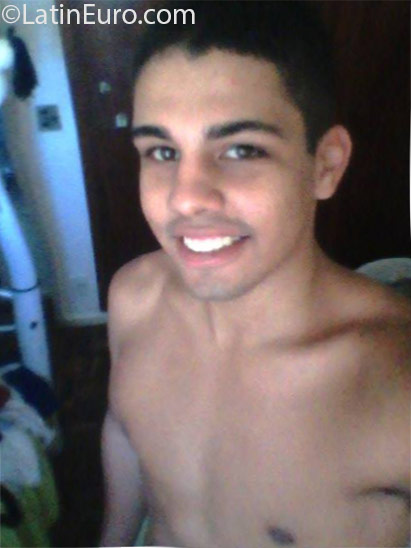 Date this charming Brazil man Tom from Vitoria BR9607