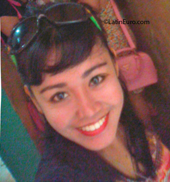 Date this sensual Philippines girl Rosemarie from Quezon City PH884
