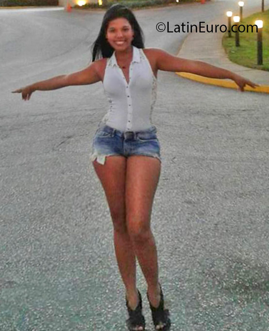 Date this young Colombia girl Marcella from Bogota CO20715