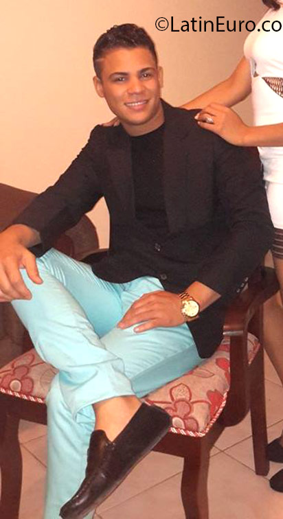 Date this sultry Dominican Republic man Elvis from Santiago DO25317