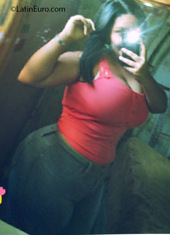 Date this charming Dominican Republic girl Daniela from Santo Domingo DO31338