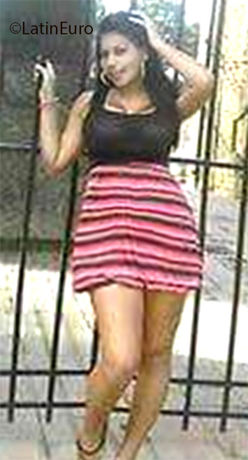 Date this pretty Colombia girl Indrid from Cucuta CO18862