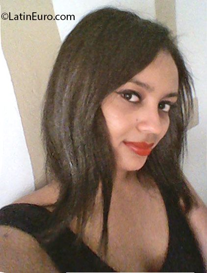 Date this happy Honduras girl Stefeny from Puerto Cortes HN2159