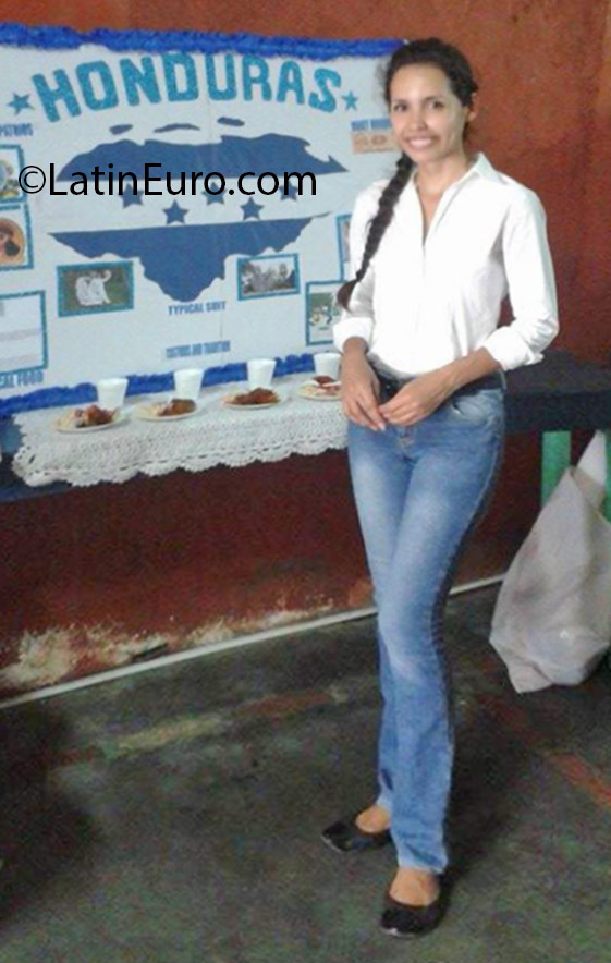 Date this passionate Honduras girl Martinez from Tegucigalpa HN2165