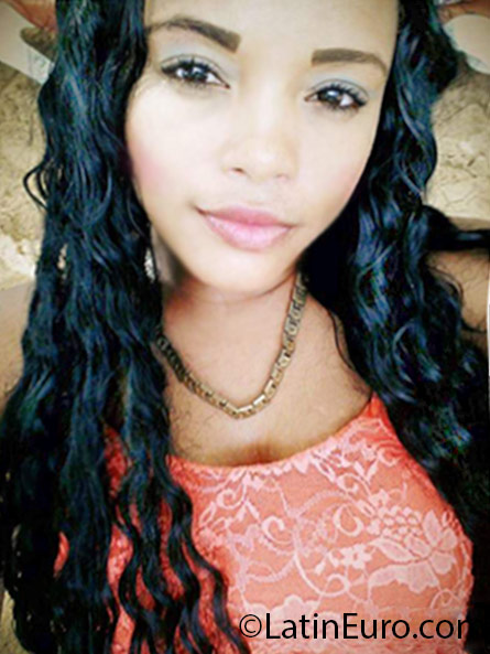 Date this tall Dominican Republic girl Naikey from Santo Domingo DO25700