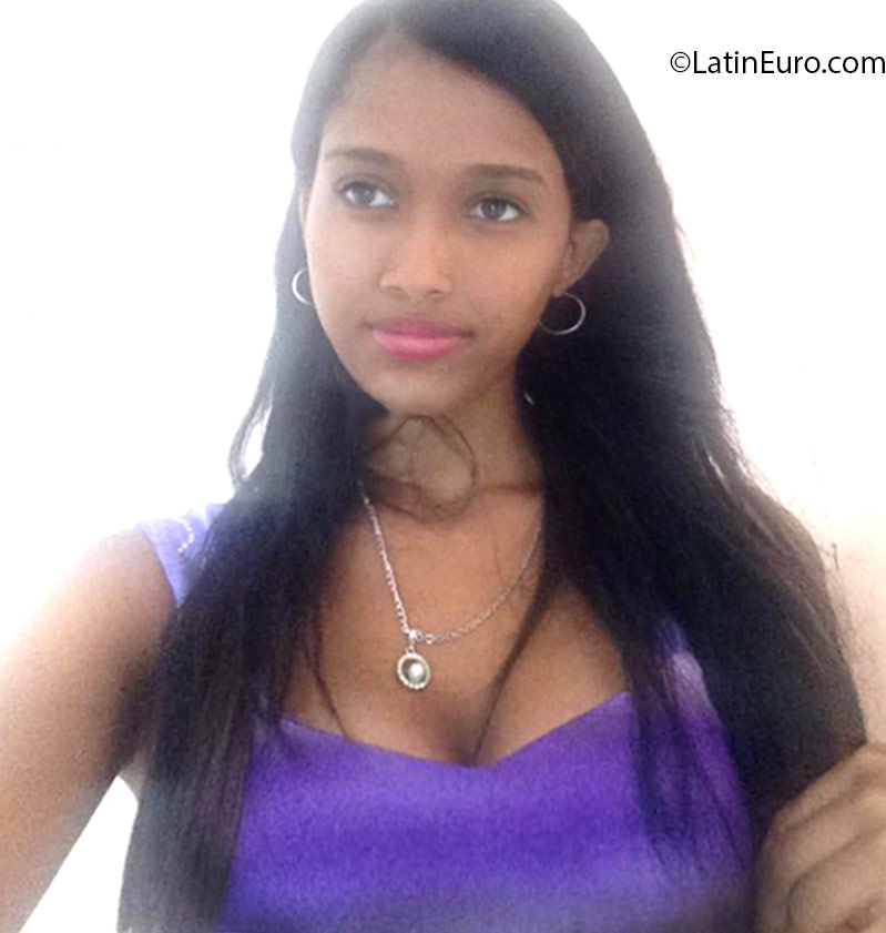 Date this sultry Dominican Republic girl Jenny from Santo Domingo DO25720