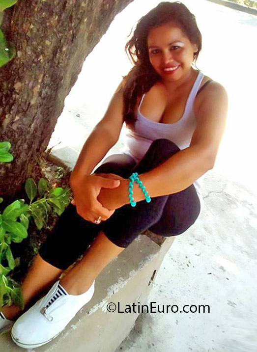 Date this sultry Honduras girl Dairla from San Pedro Sula HN2173