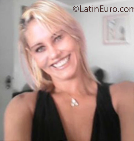 Date this good-looking Brazil girl Patricia from Salvador BR9657
