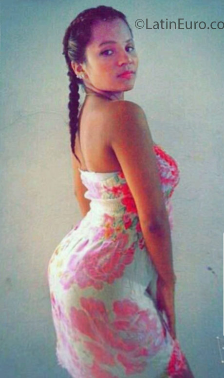 Date this lovely Colombia girl Brenda from Cartagena CO18951