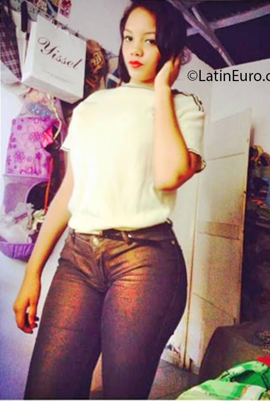 Date this stunning Dominican Republic girl Yuaisy from Puerto Plata DO25821