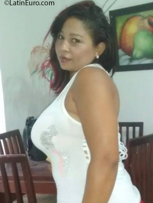 Date this hot Colombia girl Yanelis from Cartagena CO18963