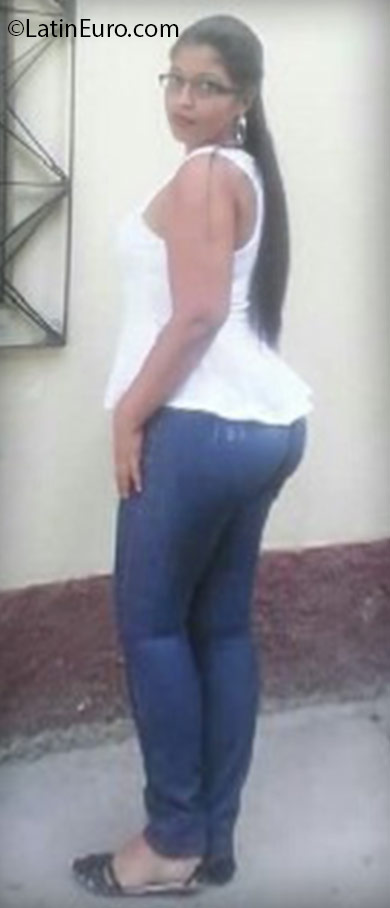 Date this nice looking Honduras girl Lizeth from San Pedro Sula HN2189