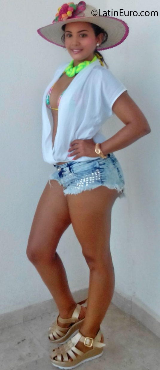 Date this stunning Colombia girl Delce from Barranquilla CO18970