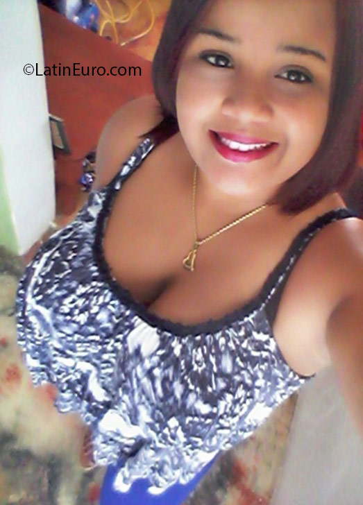 Date this stunning Dominican Republic girl Ricaurie from La Romana DO25856