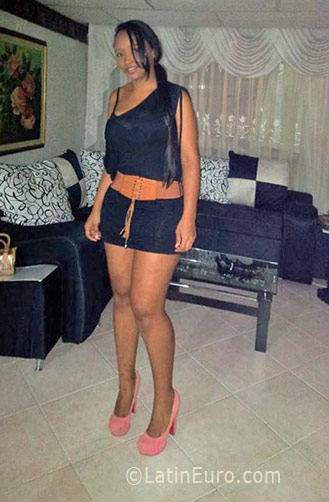 Date this nice looking Colombia girl Sara from Medellin CO19004