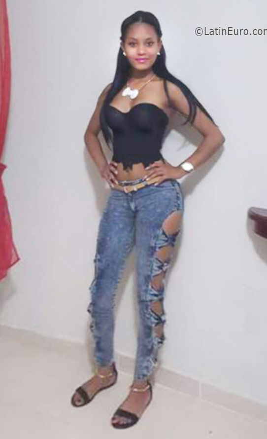 Date this attractive Dominican Republic girl Rene from Puerto Plata DO25922