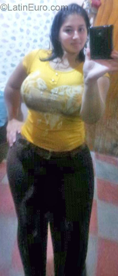 Date this attractive Honduras girl Diana from Comayagua DO25973