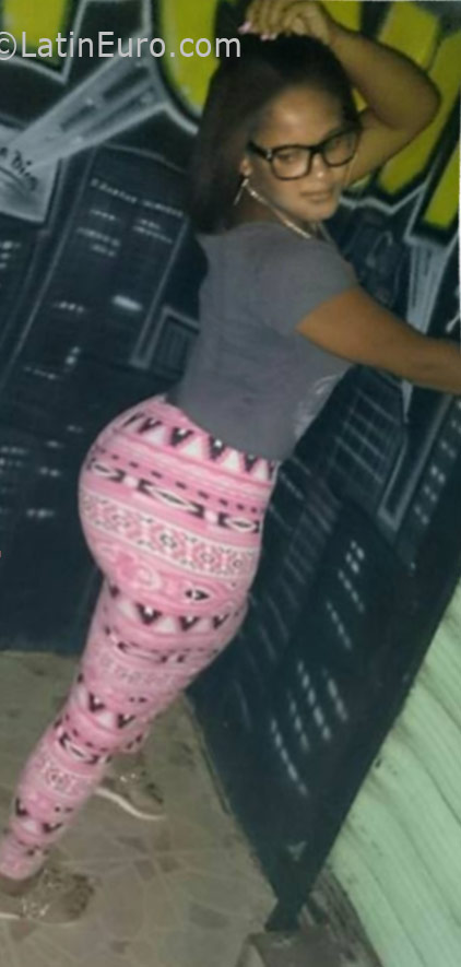 Date this exotic Dominican Republic girl Winiffer from Santo Domingo DO25989