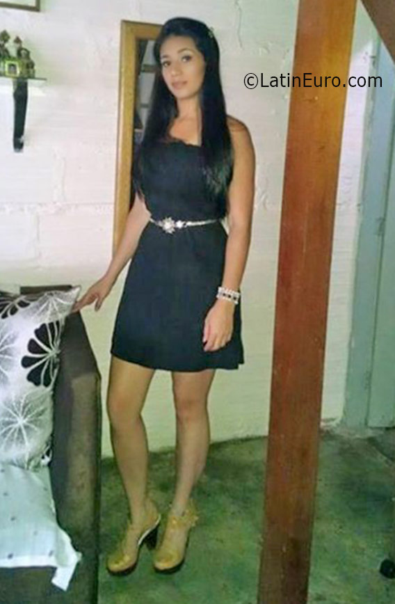 Date this nice looking Colombia girl Ana from Medellin CO19036