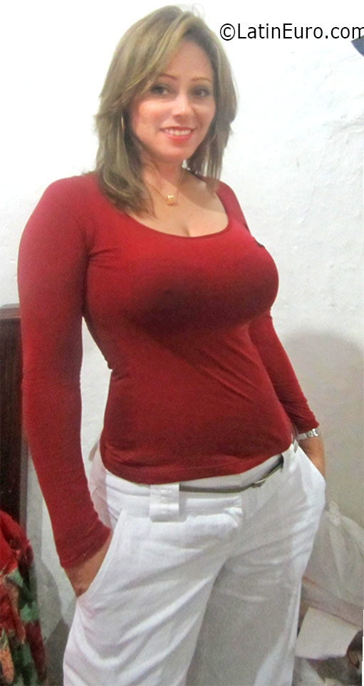 Date this sultry Colombia girl Yisel from Medellin CO19049