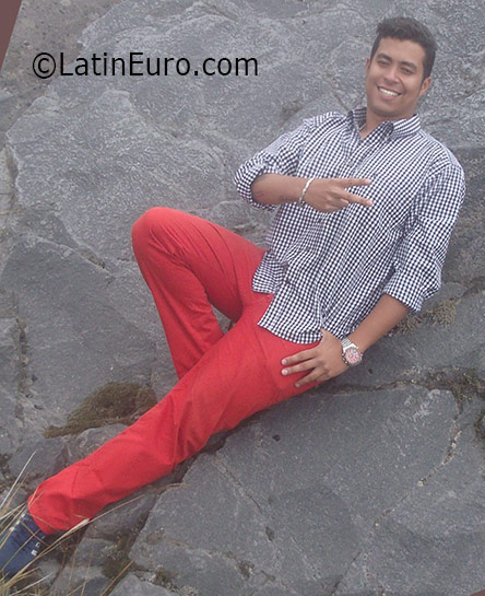 Date this sultry Colombia man Julian from manizales CO19051