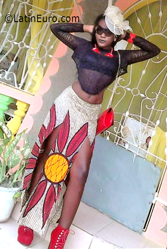 Date this exotic Jamaica girl Warela from Kingston JM2328