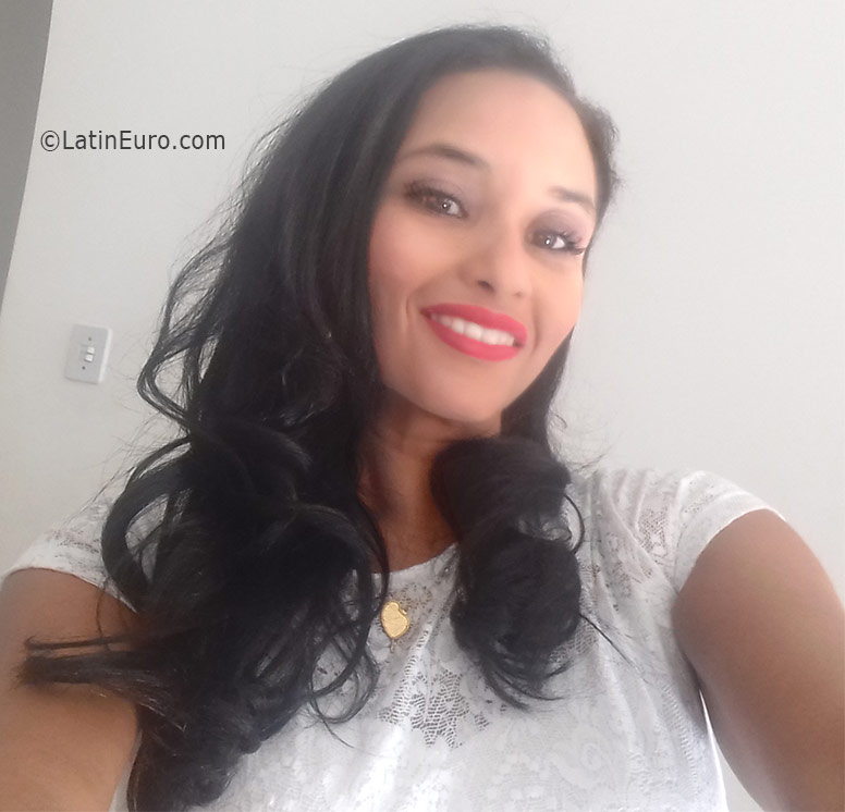 Date this charming Brazil girl Ludmila from Salvador BR9696