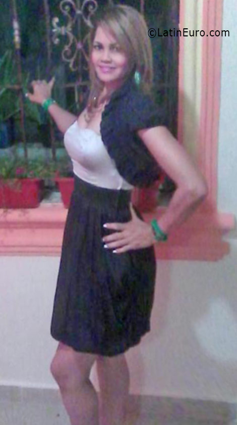 Date this charming Dominican Republic girl Virginia from Santo Domingo DO26337